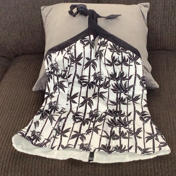 White House/Black Market Halter Size Small - Picture 1 of 3